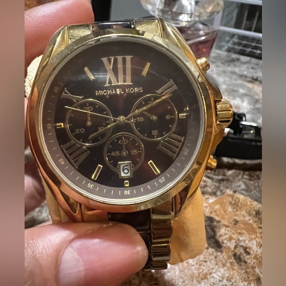 Mk watch preloved great condition. No box - Picture 7 of 7
